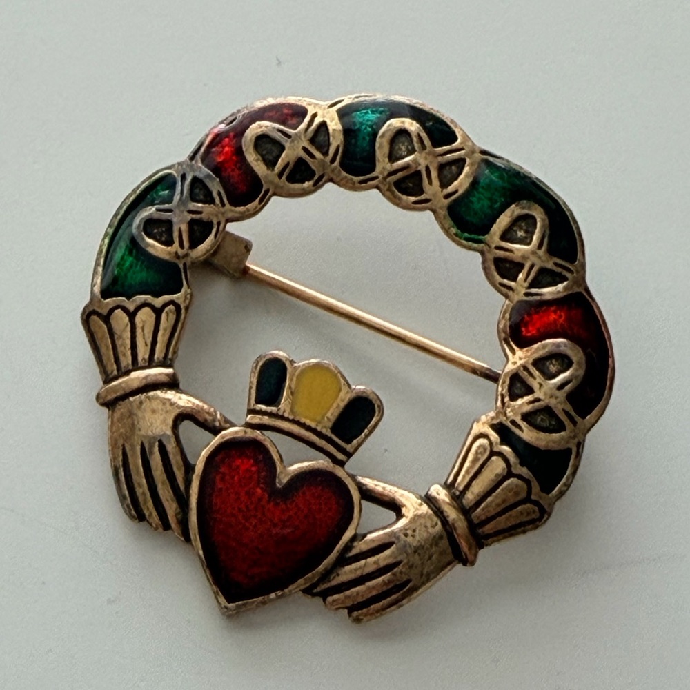 VINTAGE SOLDOR MIRACLE HEART HANDS CROWN CELTIC CLADDAGH ENAMEL PIN BROOCH